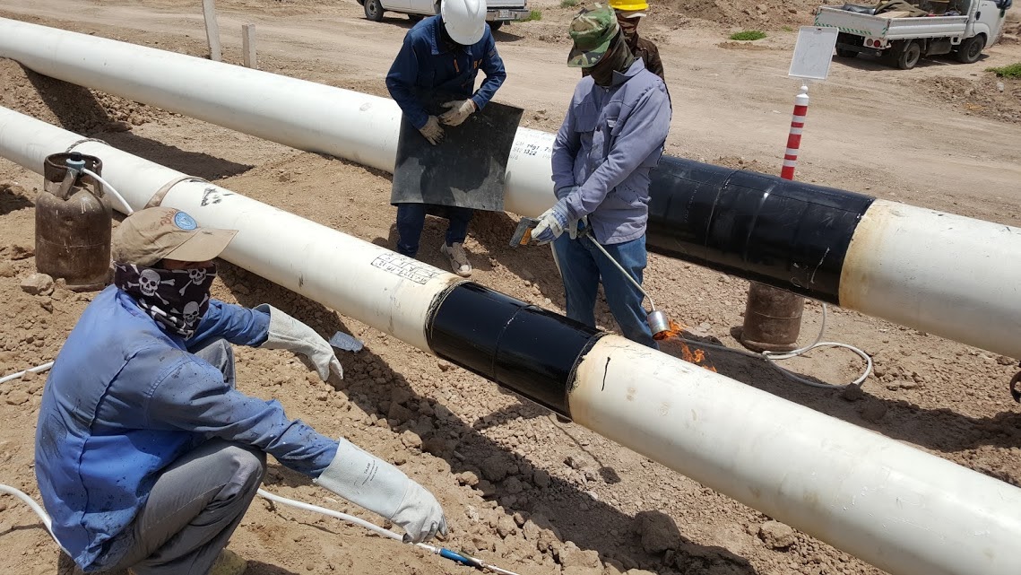 Oil pipeline construction works in the Majnoon, Bazargan and Halfaya oil fields.