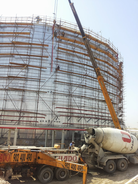 Oil pipeline construction works in the Majnoon, Bazargan and Halfaya oil fields.