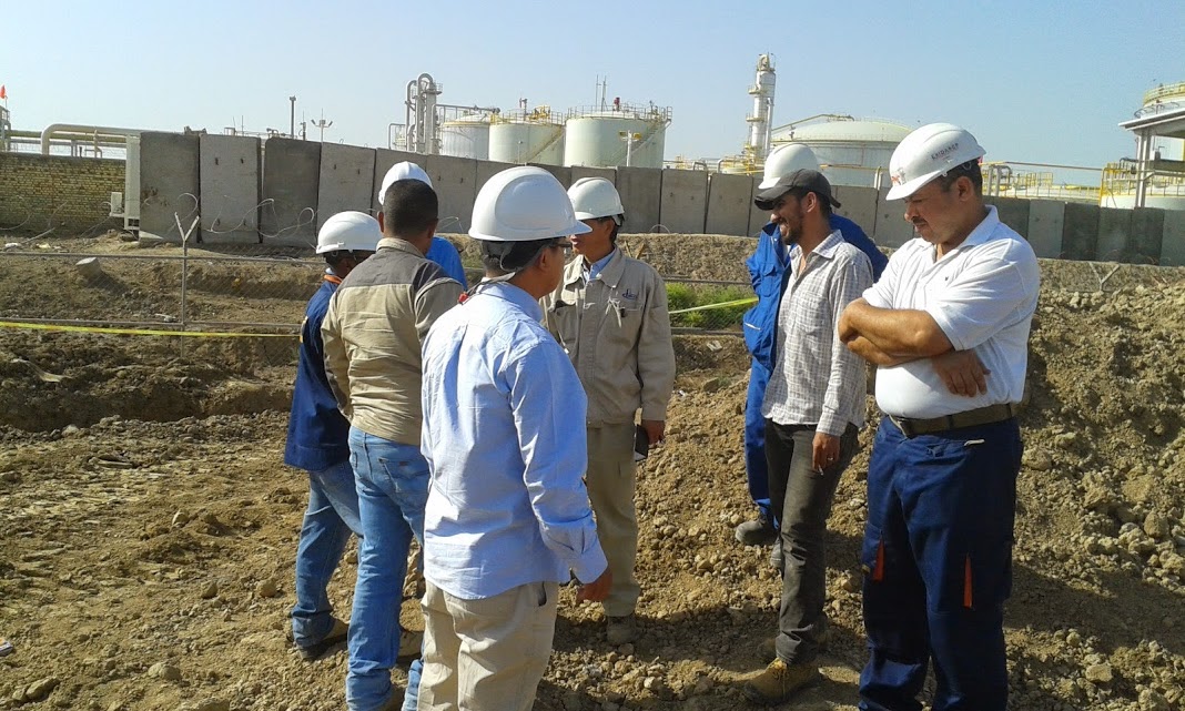 Oil pipeline construction works in the Majnoon, Bazargan and Halfaya oil fields.