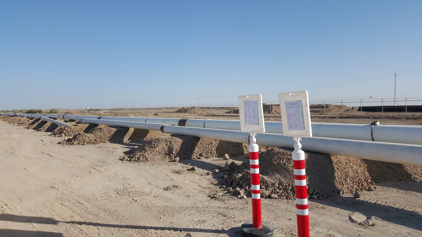 Oil pipeline construction works in the Majnoon, Bazargan and Halfaya oil fields.